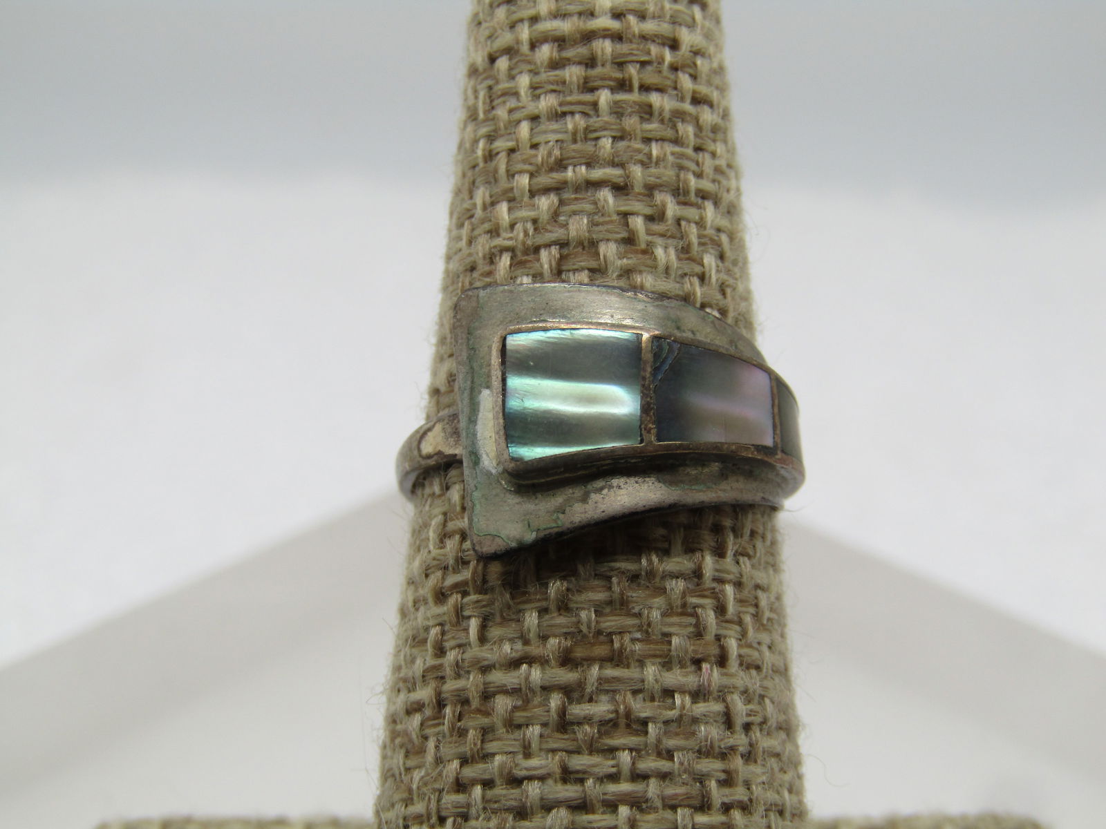 Vintage Sterling Abalone Wrap Ring, Adjustible, Sz 4-7, 1950's-1960, Taxco MX: Vintage Sterling Abalone Wrap Ring, Adjustible, Sz 4-7, 1950's-1960, Taxco Mexico and signed FMM. there are other markings on the band. This has three rectangular and curved tapered sections of