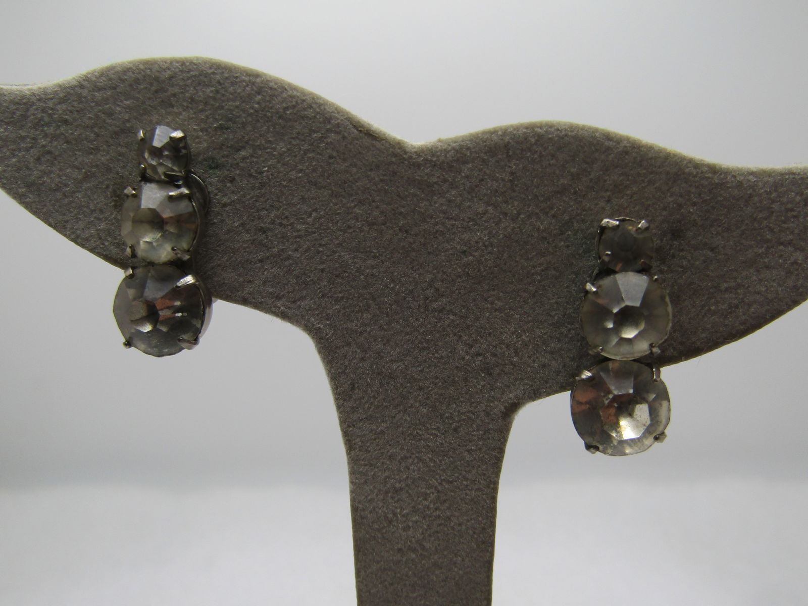 Vintage Stacked Rhinestone Screwback Earrings, 1940's.: Vintage Stacked Rhinestone Screwback Earrings, 1940's. Silver tone three rhinestone stacked earrings that are prong-set, stones are 4.5mm 5.5mm and 8.5mm. They are not signed or marked. Stones are