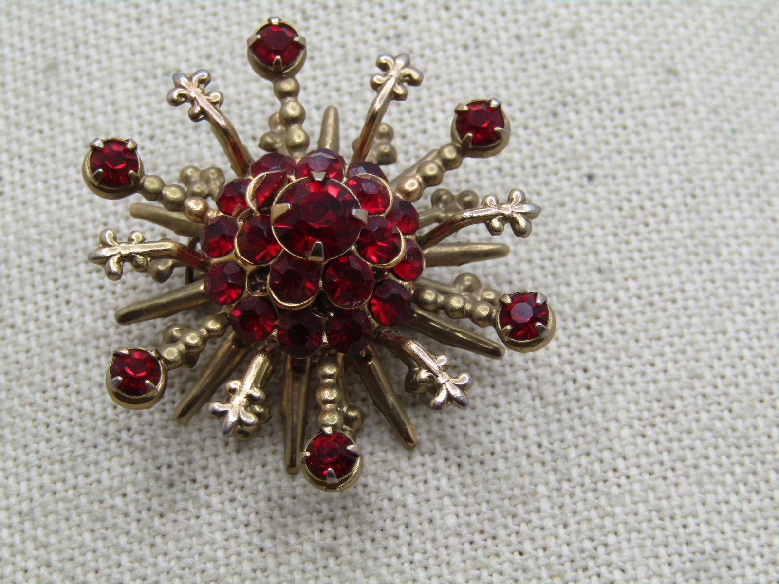 Vintage Red Rhinestone Tiered Brooch, 1940's-1950's - 3