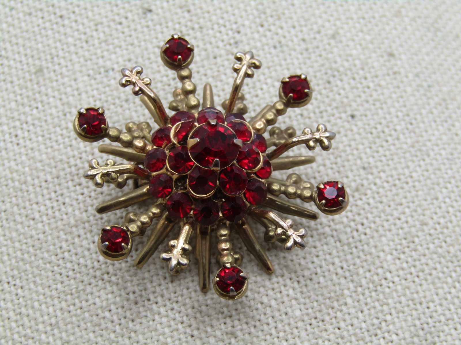 Vintage Red Rhinestone Tiered Brooch, 1940's-1950's - 4