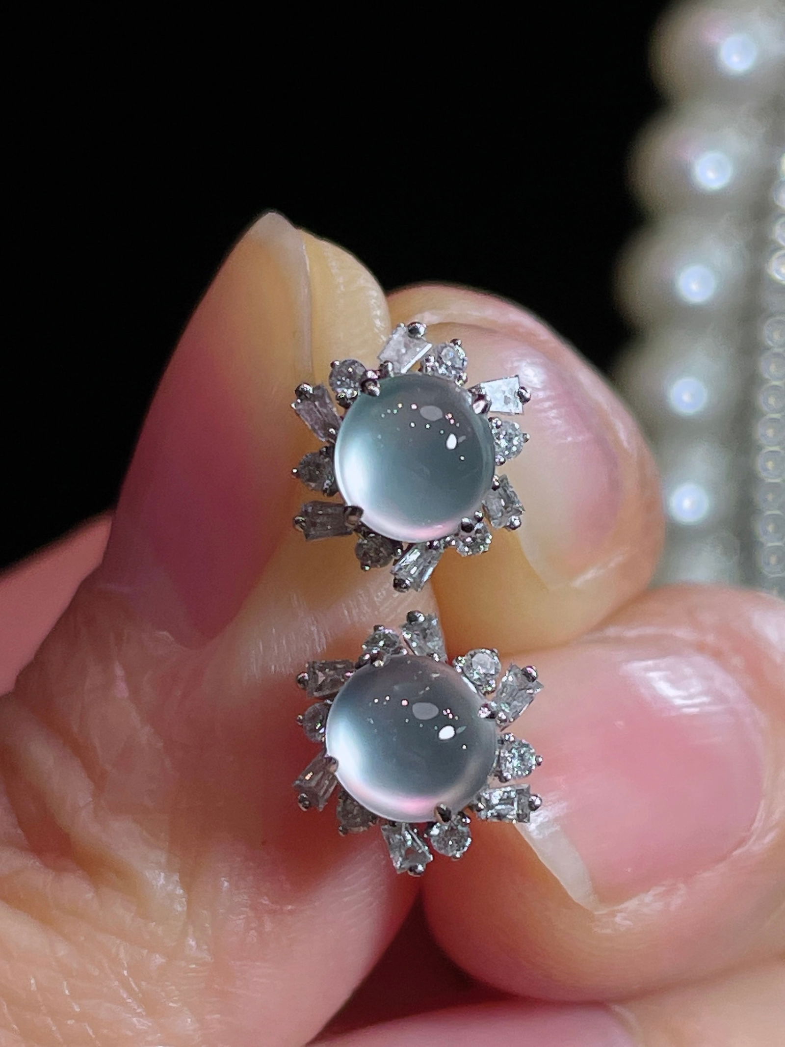 18k gold white jadeite cabochon earrings - 2