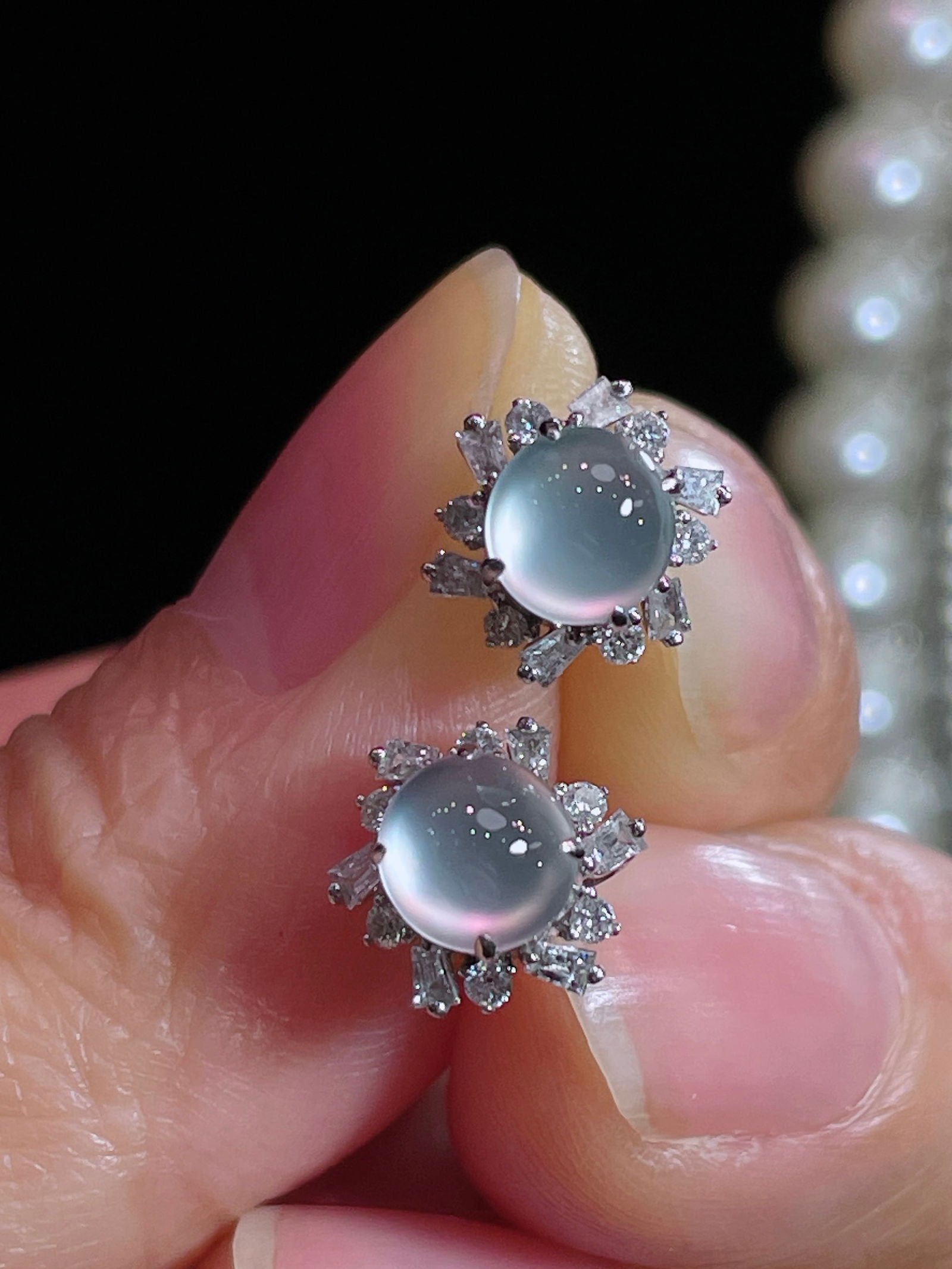 18k gold white jadeite cabochon earrings - 3