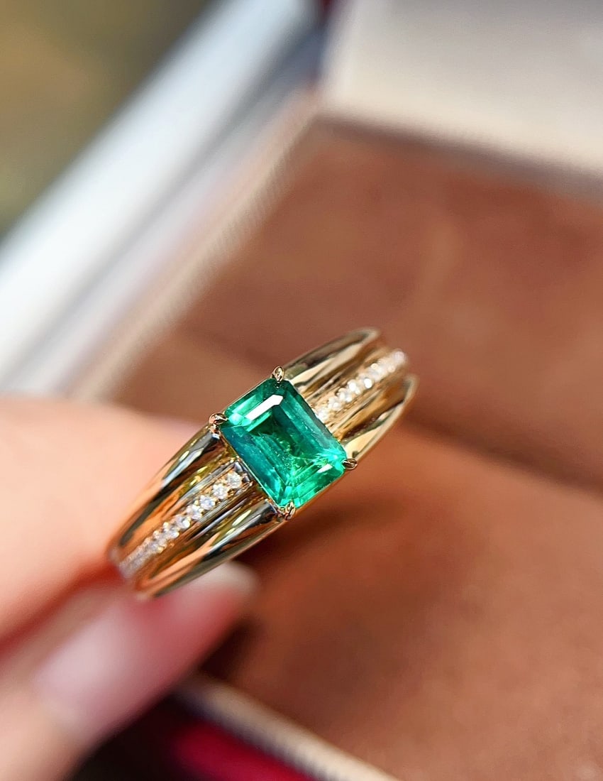 18k Gold Emerald Ring - 3