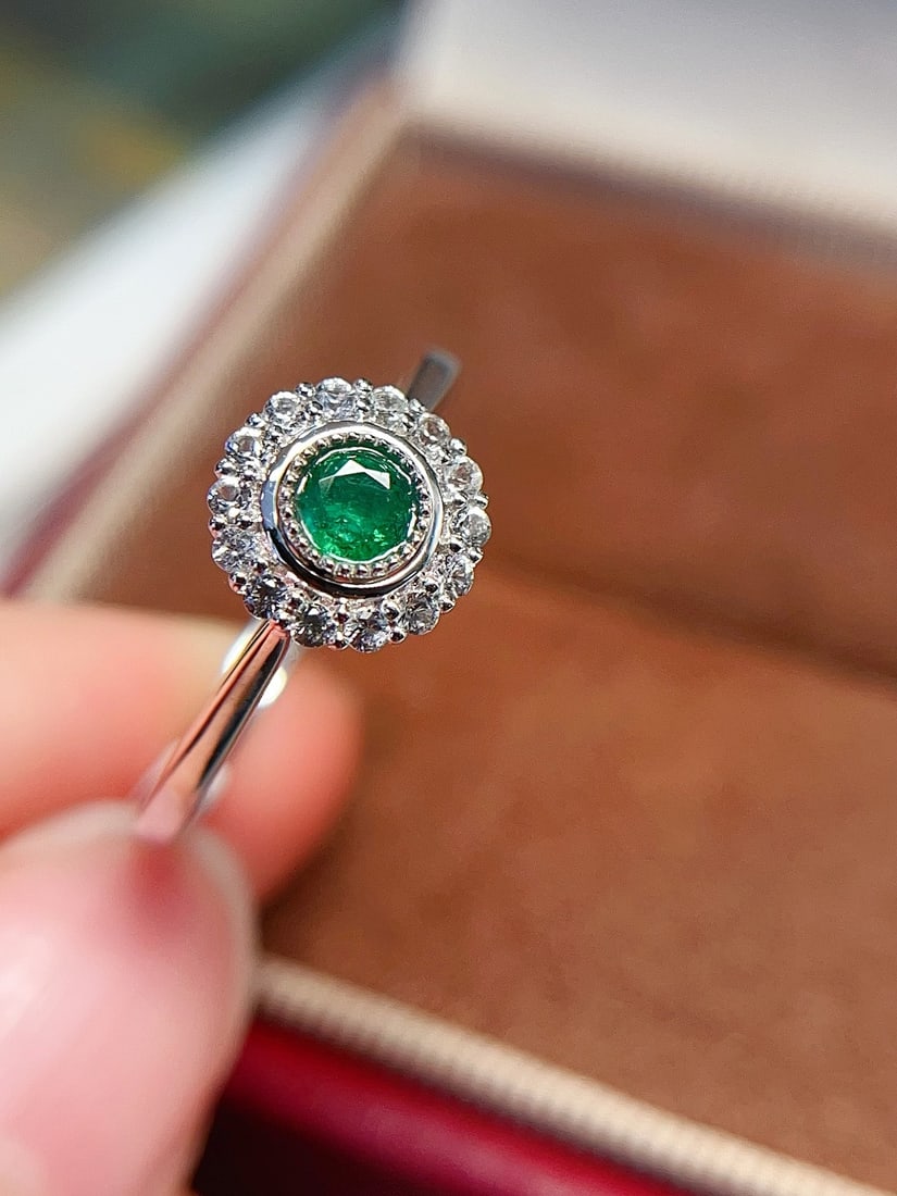 18k Gold Emerald Ring - 2