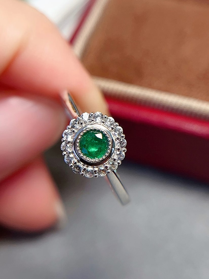18k Gold Emerald Ring - 3