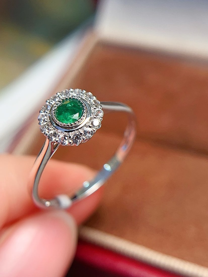 18k Gold Emerald Ring - 4