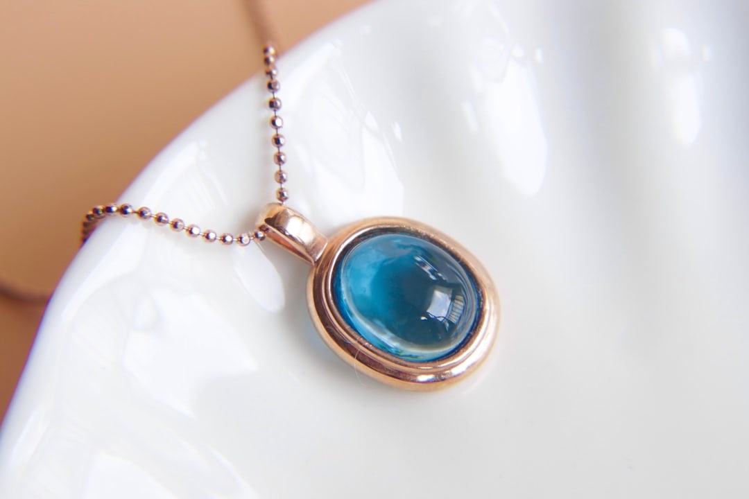 18K gold pendant set with topaz - 2