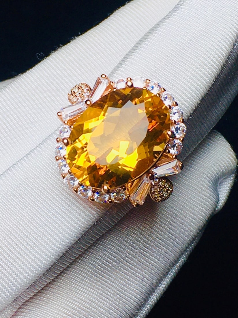 Natural citrine ring: Title: Natural citrine ring Description: This exquisite ring showcases the vibrant charm of natural Brazilian citrine, with a millennium cut that makes it shine brilliantly with every movement. The