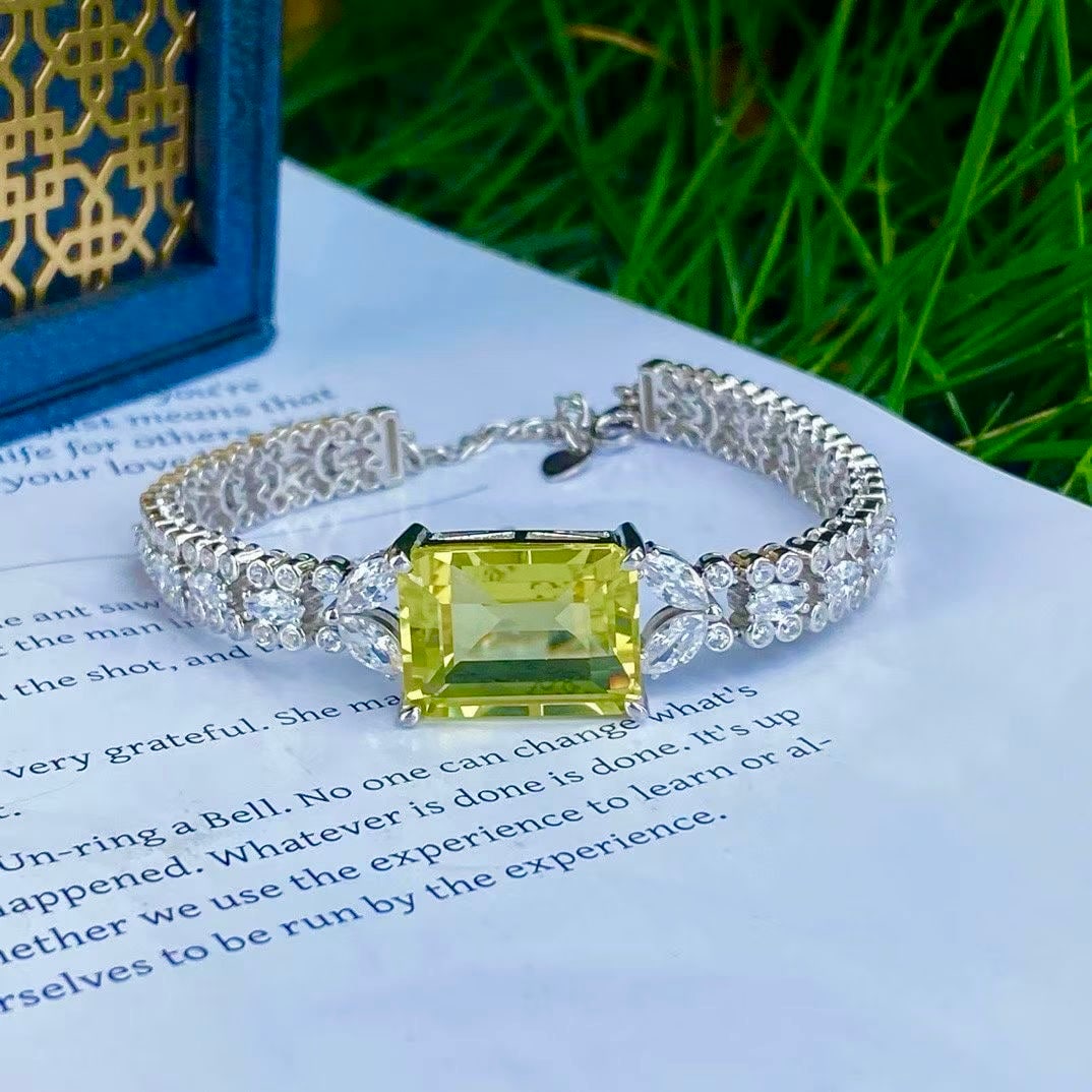 S925 Silver Natural Lemon Crystal Bracelet: Title: S925 Silver Natural Lemon Crystal Bracelet Description: This bracelet captures the essence of sunlight with its stunning lemon crystal main stone. The lemon crystal resembles a piece of sunligh