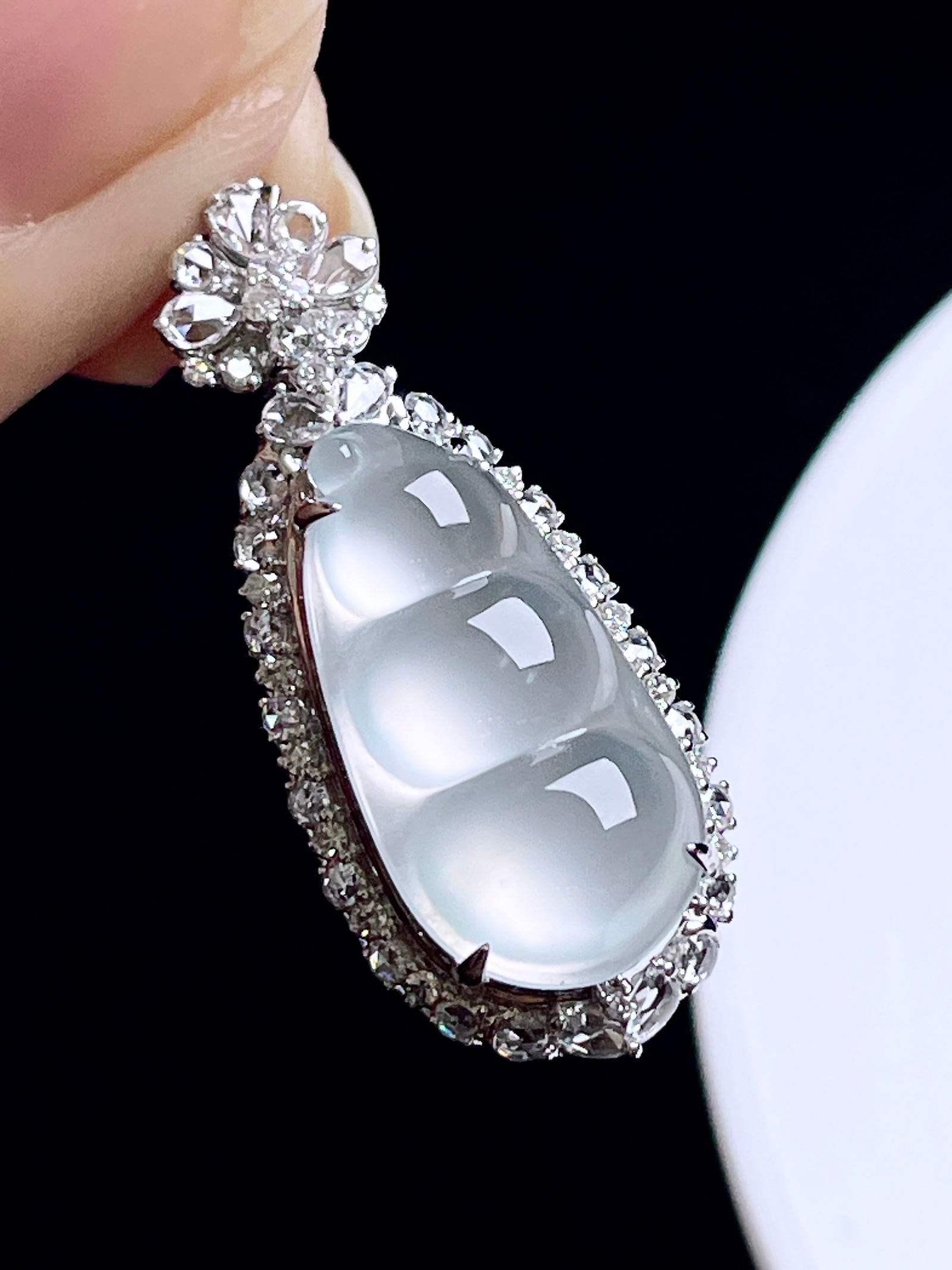 18k gold pendant inlaid with jadeite lucky bean - 2