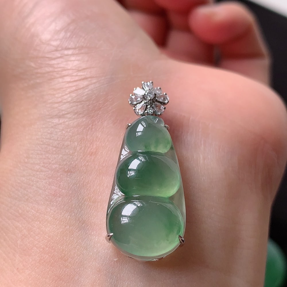 Ice-floating flower jadeite lucky bean pendant - 3