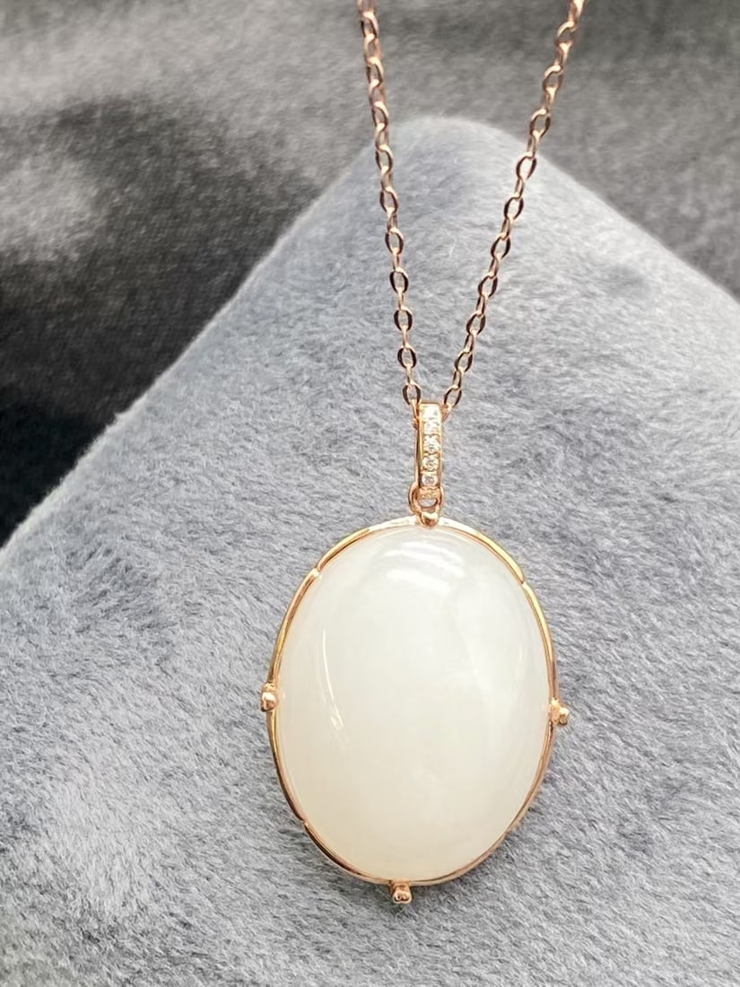 18k Gold Diamond and mutton fat jade pendant - 4