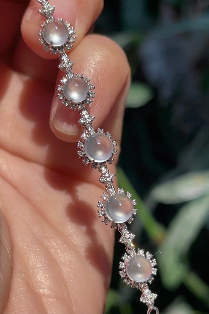 18k Gold Luxurious Diamond Jadeite Bracelet - 2