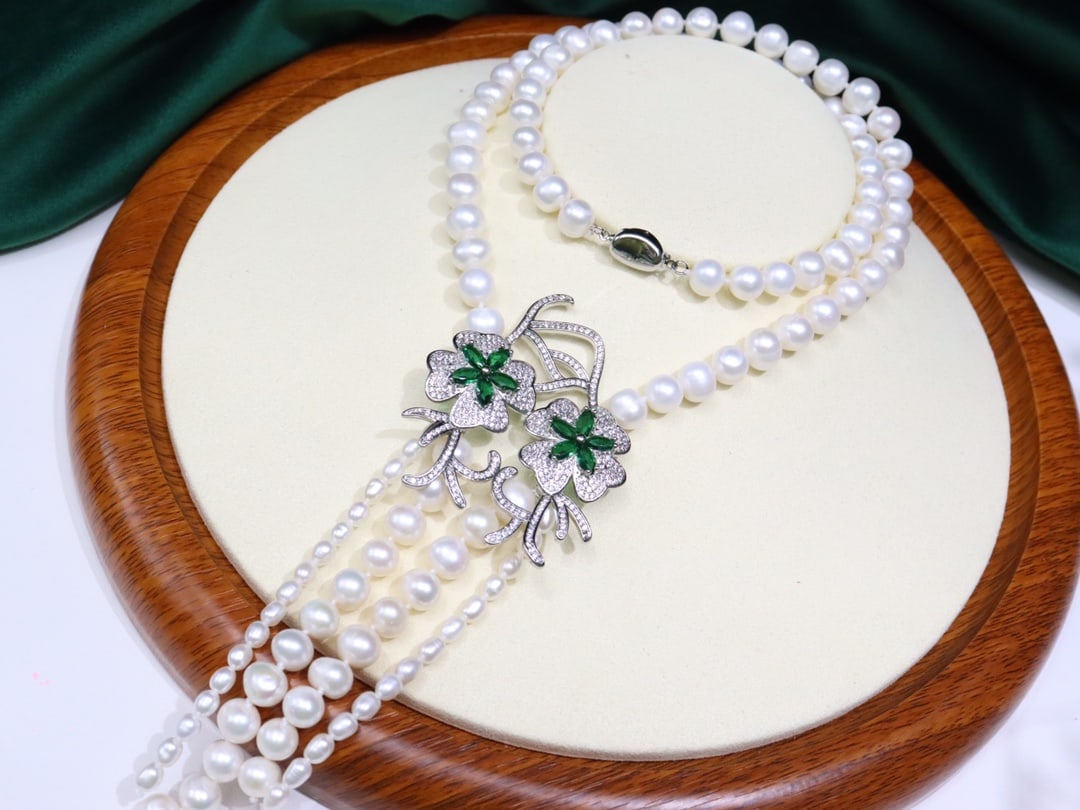 Natural Pearl Necklace: Title: Natural Pearl Necklace Description: This exquisite necklace captures the essence of elegance with natural freshwater pearls, each carefully selected to display a nearly round shape and dazzling