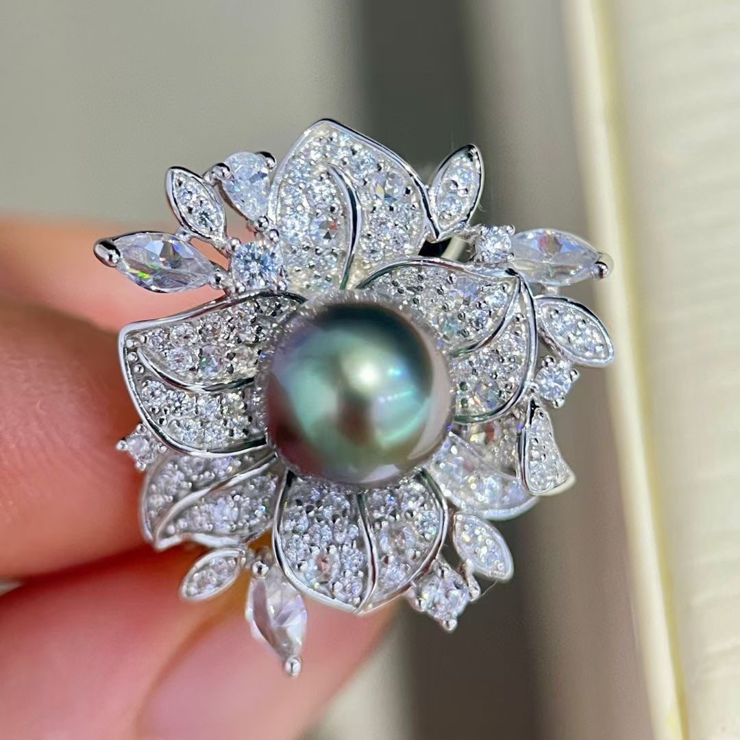 Sterling Silver Peacock Green Pearl Ring - 5