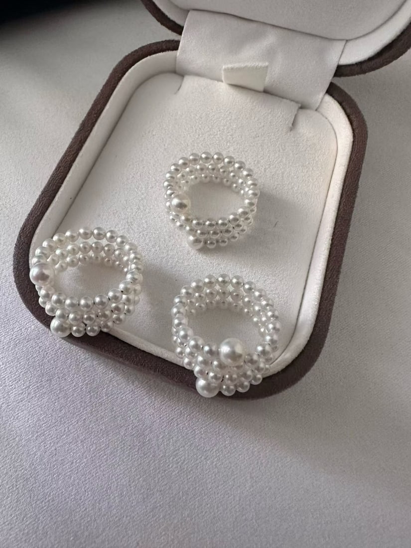 Natural pearl three-strand ring: Title: Natural pearl three-strand ring Description: This Aurora Memory Three-Ring Ring attracts people's attention with its flawless perfect circular design and satin-like cold luster. The carefully c