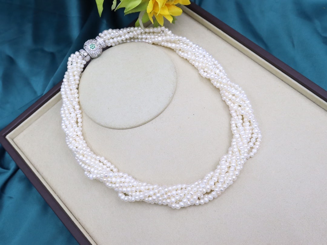 Natural freshwater pearl necklace and bracelet set - 5