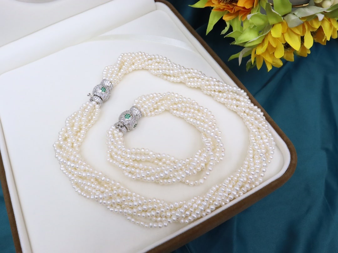 Natural freshwater pearl necklace and bracelet set - 7