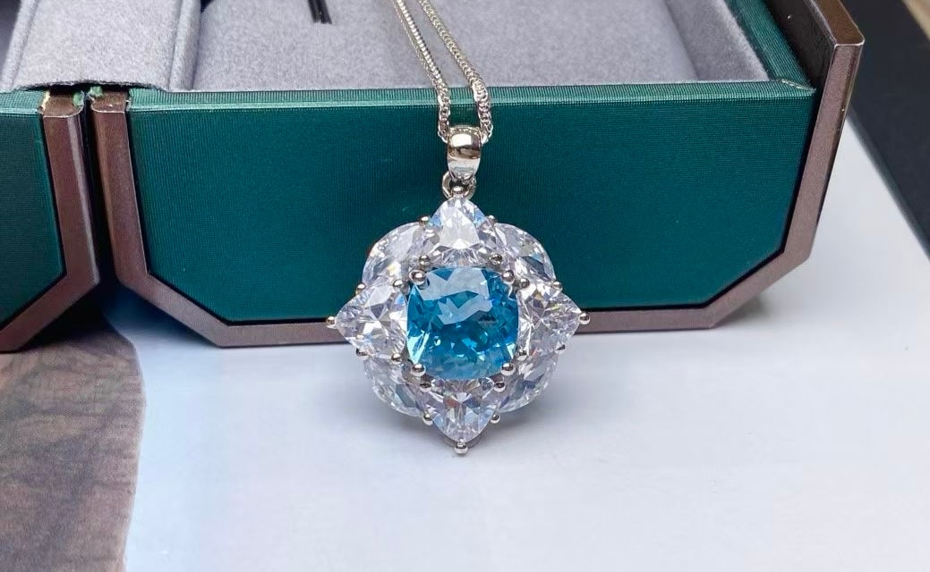 Sterling Silver Topaz Pendant: Title: Sterling Silver Topaz Pendant Description: This pendant captures the ethereal beauty of a clear sky, with a 12mm topaz stone set in shiny 925 silver. Its exquisite craftsmanship and vibrant