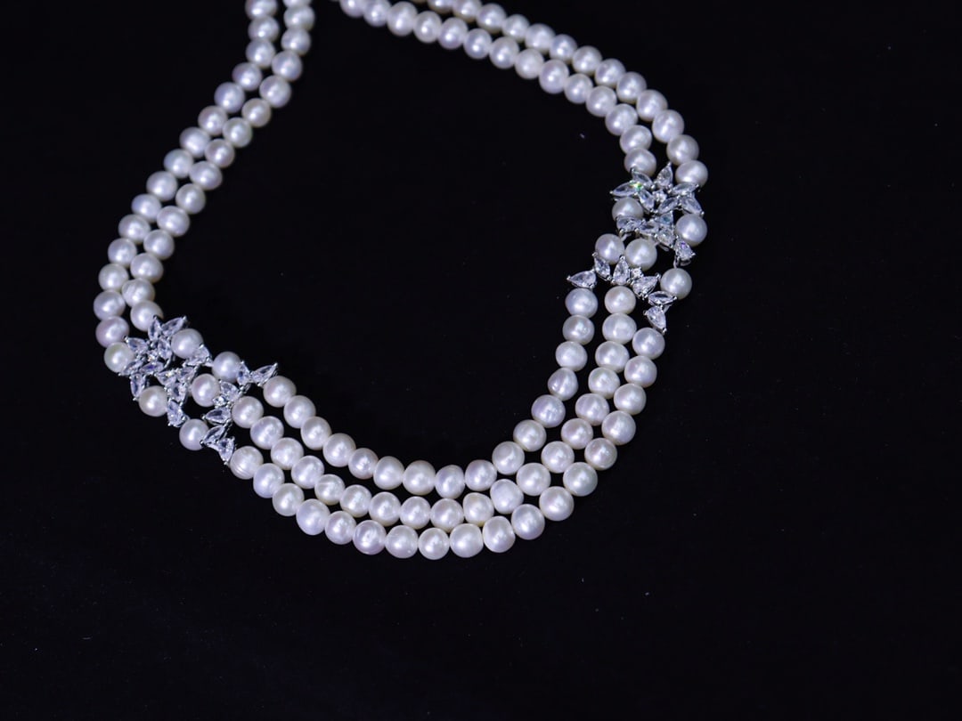Pearl and crystal necklace - 2