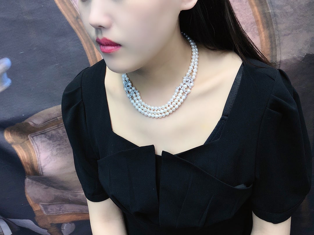 Pearl and crystal necklace - 4