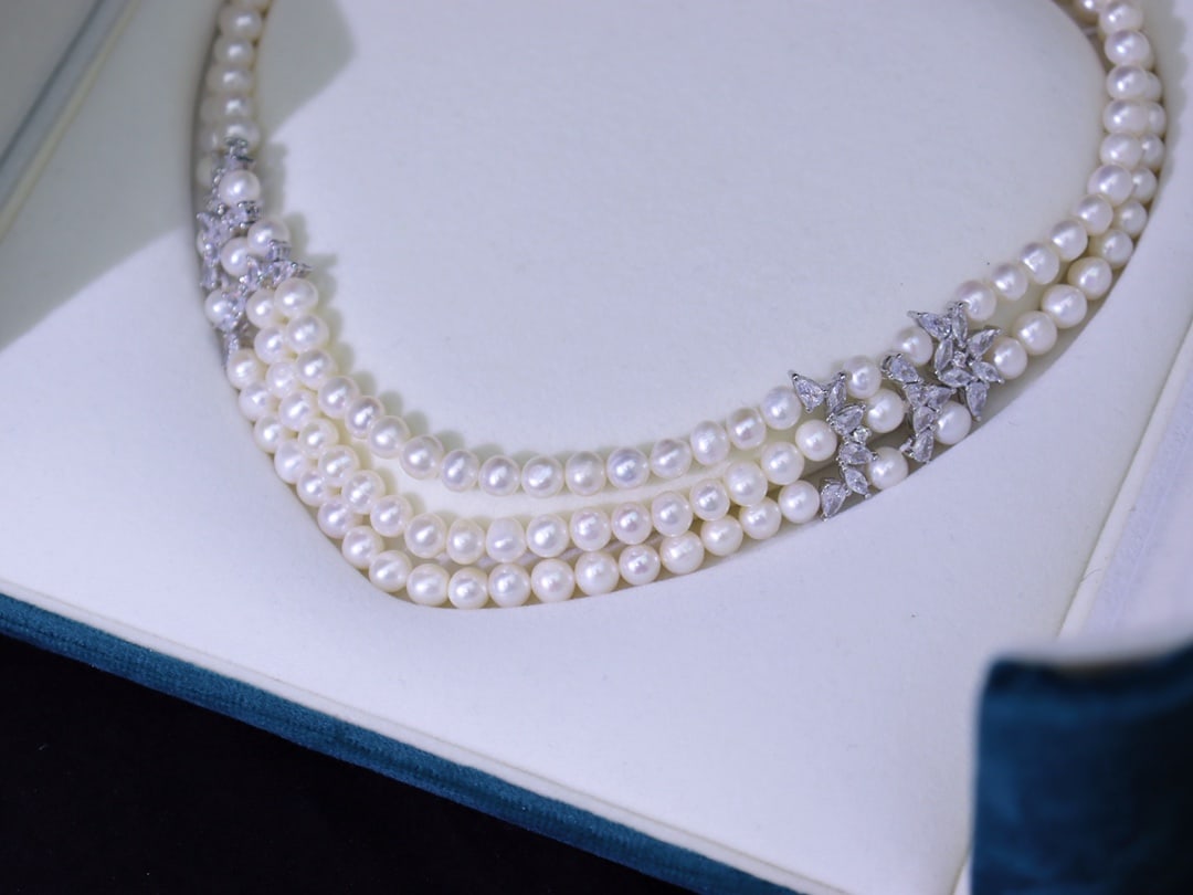 Pearl and crystal necklace - 7