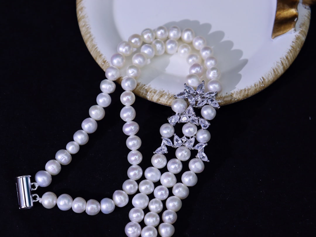 Pearl and crystal necklace - 9