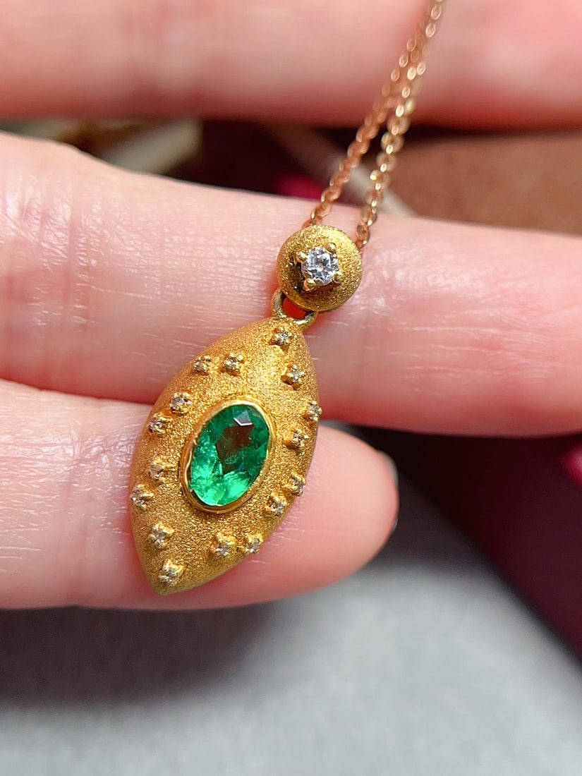 18k Gold Emerald Pendant - 2