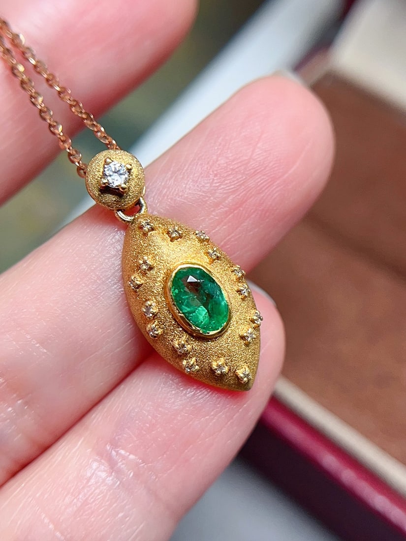 18k Gold Emerald Pendant - 3