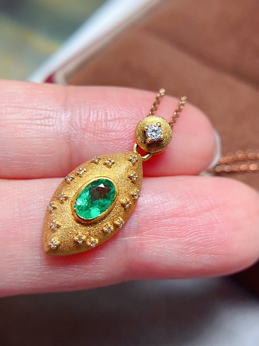 18k Gold Emerald Pendant - 4