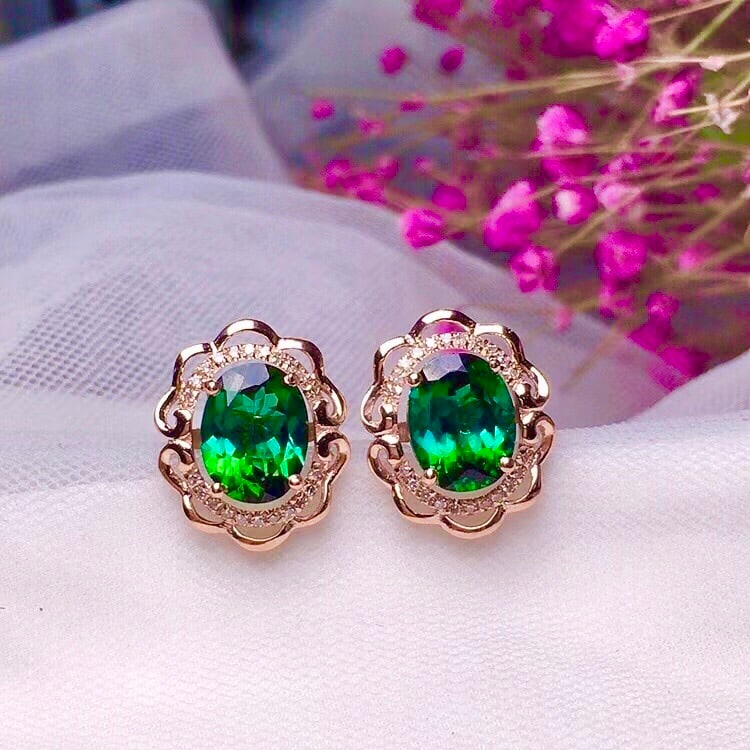 18k Gold Natural Blue-Green Tourmaline Earrings: Title: 18k Gold Natural Blue-Green Tourmaline Earrings Description: These earrings attract attention with their simple and elegant design, showcasing a stunning beauty when worn. Each aquamarine is ca