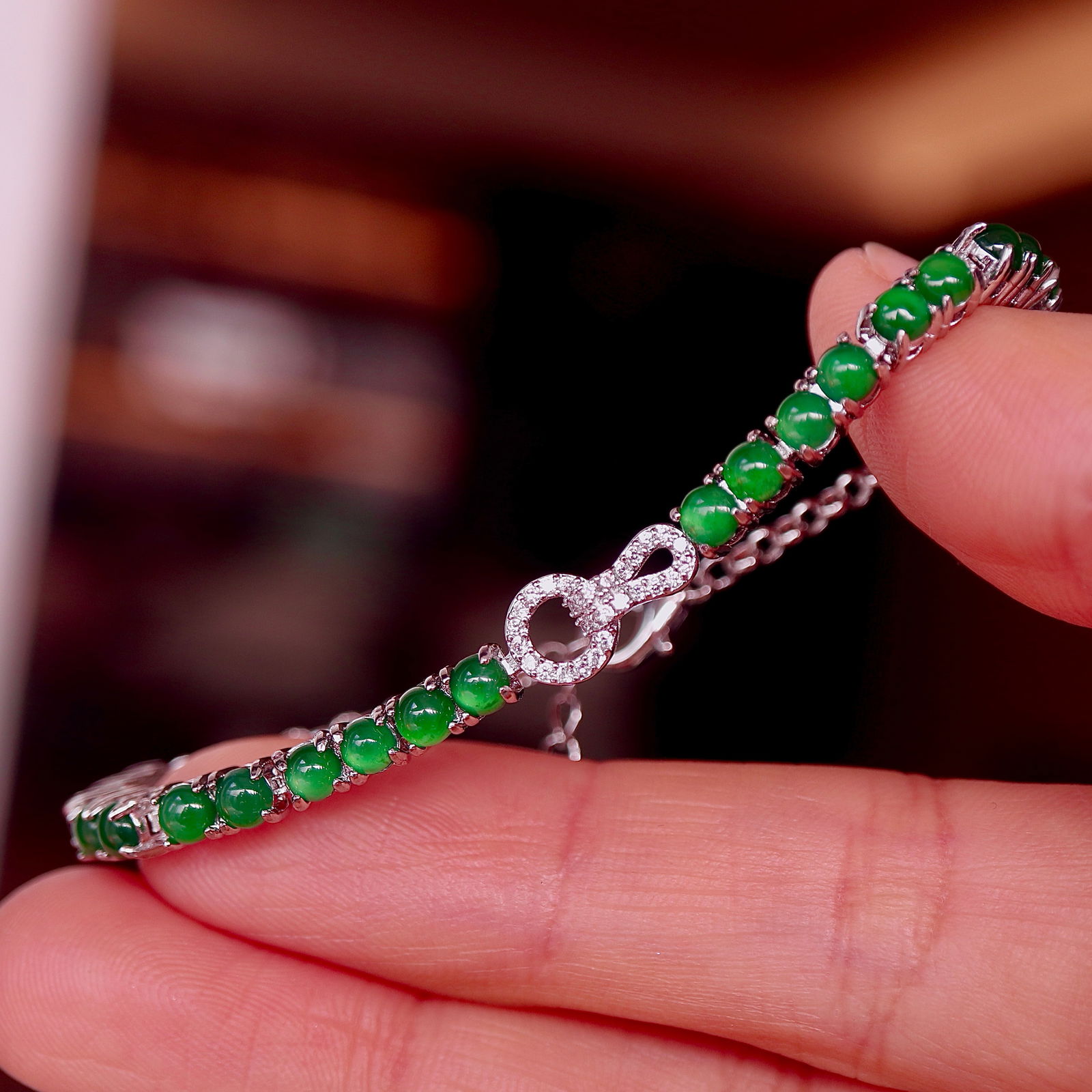 Natural jadeite bracelet: Title: Natural jadeite bracelet Description: This bracelet captures the essence of elegance with its stunning array of natural jade stones, each emitting vibrant shades of lush green landscapes. The