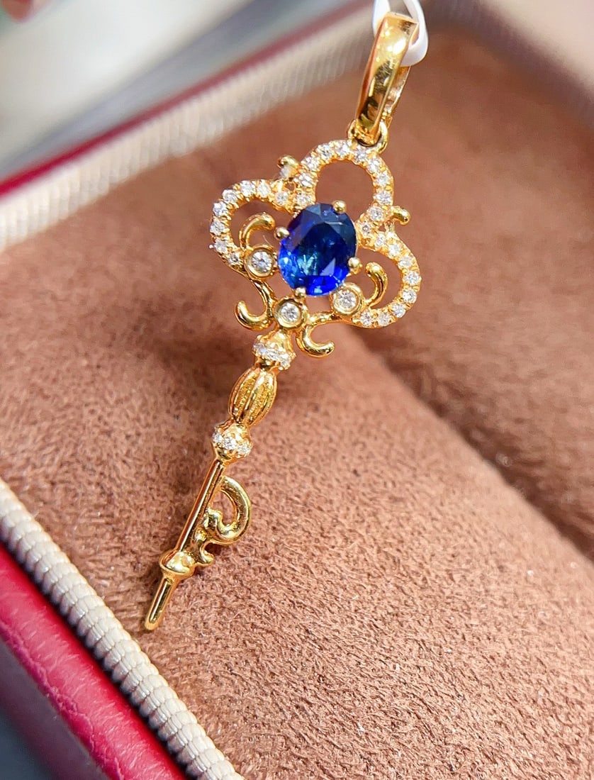 18k Gold Sapphire Pendant - 2