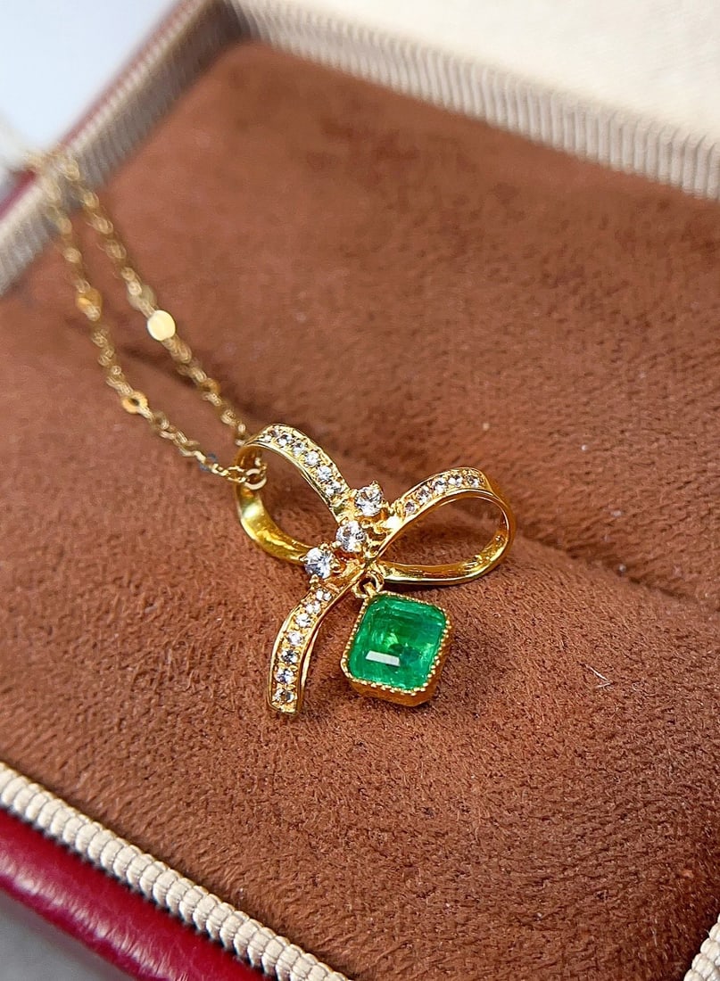 18k Gold Emerald Pendant - 2