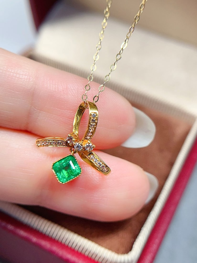 18k Gold Emerald Pendant - 3