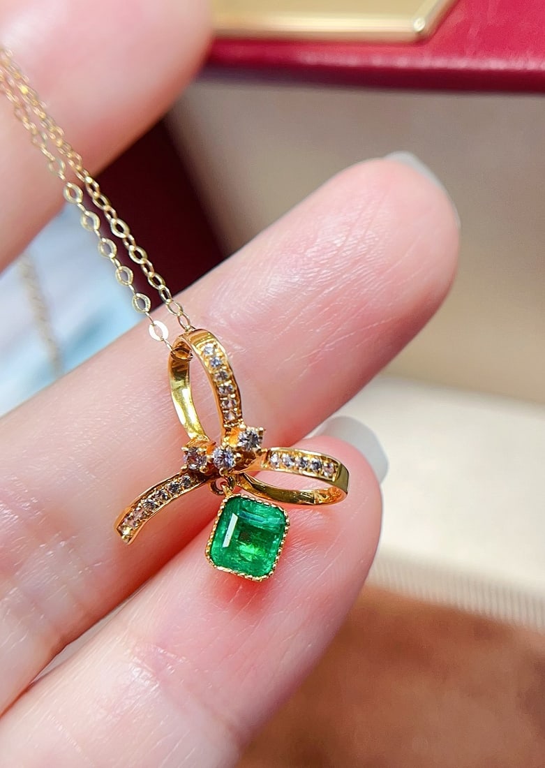 18k Gold Emerald Pendant - 4