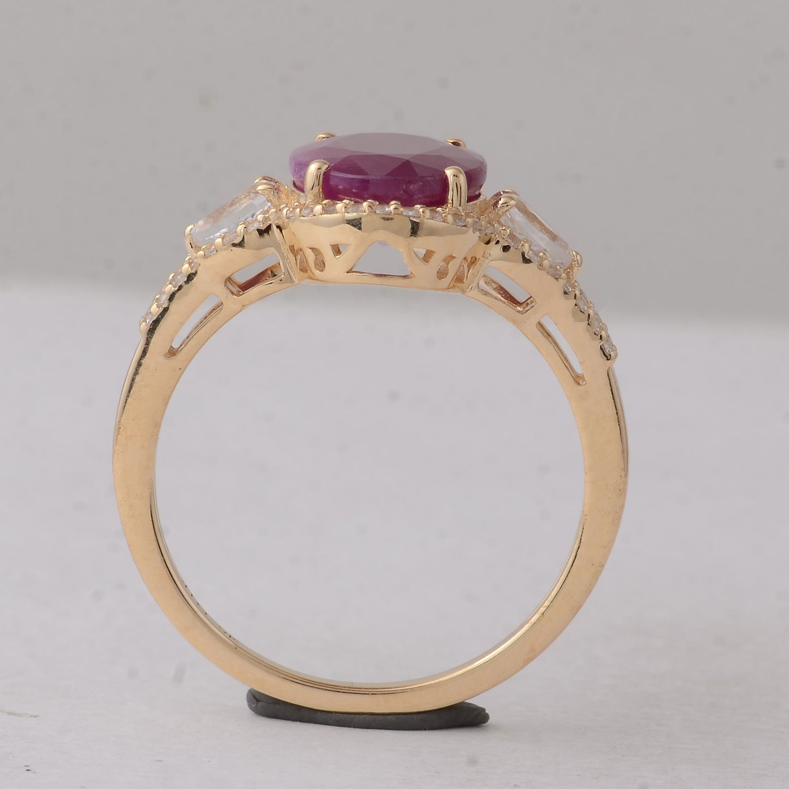 4.01 Ct Oval Ruby 9K Gold Ring - 4