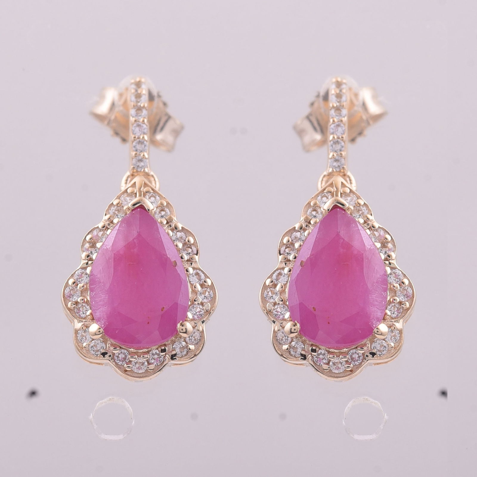 2.64 Ct Pear Ruby 9K Gold Earrings (1 of 5)