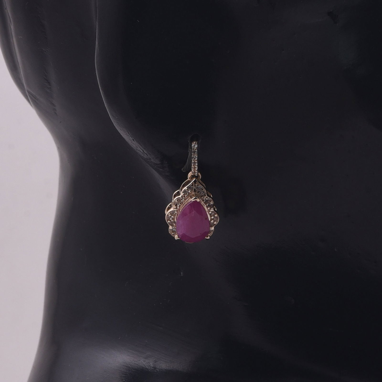 2.64 Ct Pear Ruby 9K Gold Earrings - 2