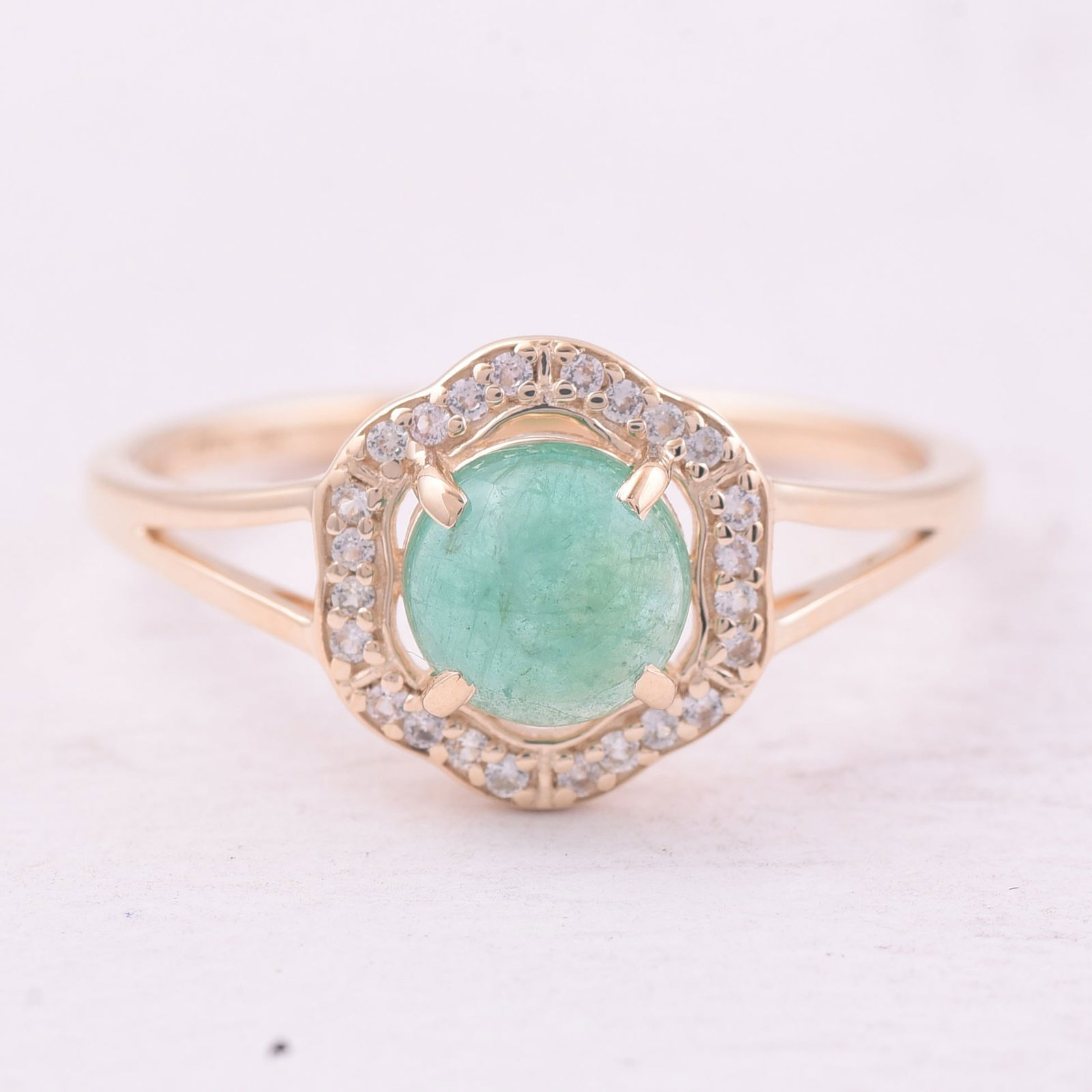 0.90 Ct Round Emerald 9K Gold Ring: 0.90 Total Carat Emerald 9K Gold Ring Specifications - Total Weight 1.62 g - Center Gemstone Emerald - Gemstone Carat Weight 0.8 Carats - Gemstone Measurements 6 mm - Additional Gemstones White