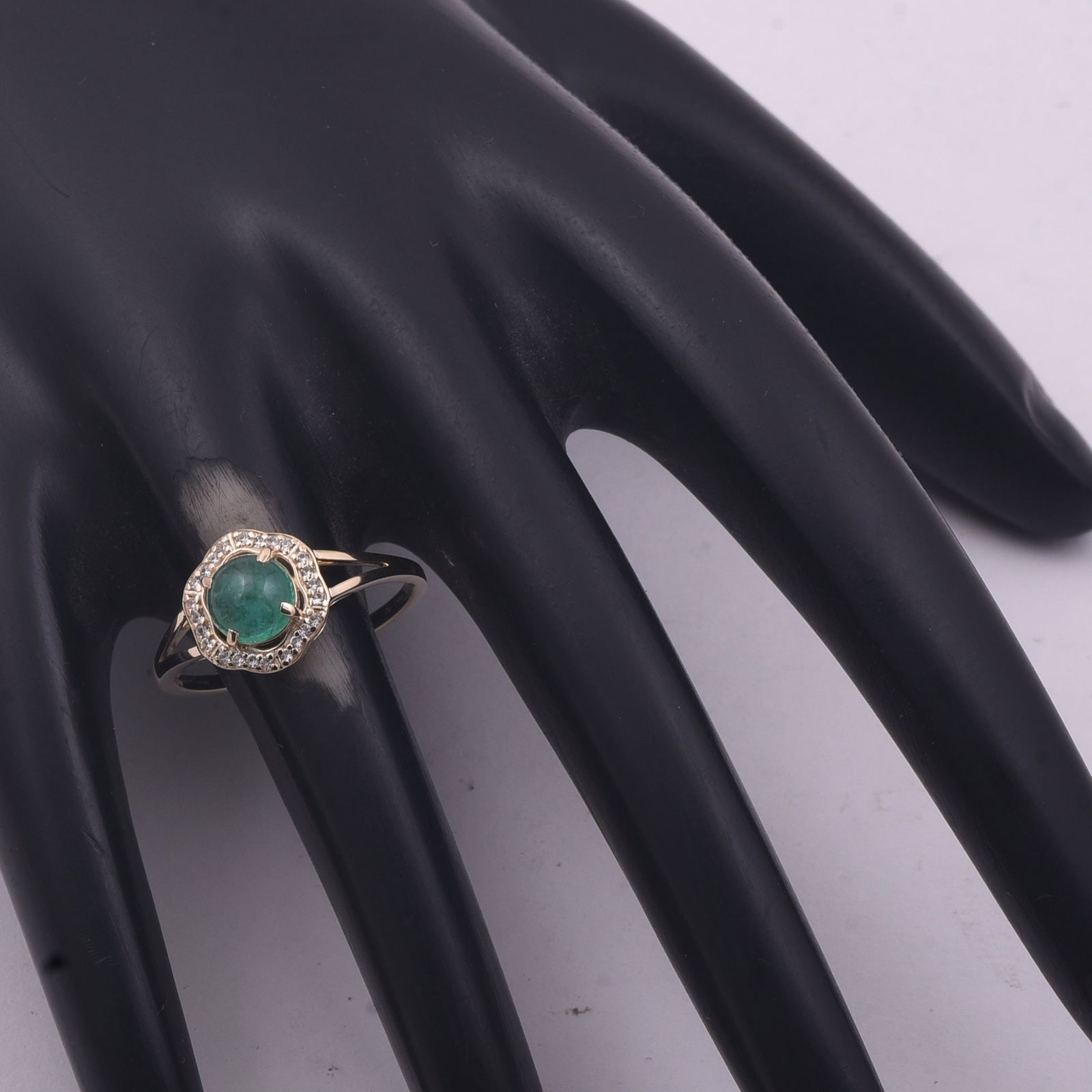 0.90 Ct Round Emerald 9K Gold Ring - 2