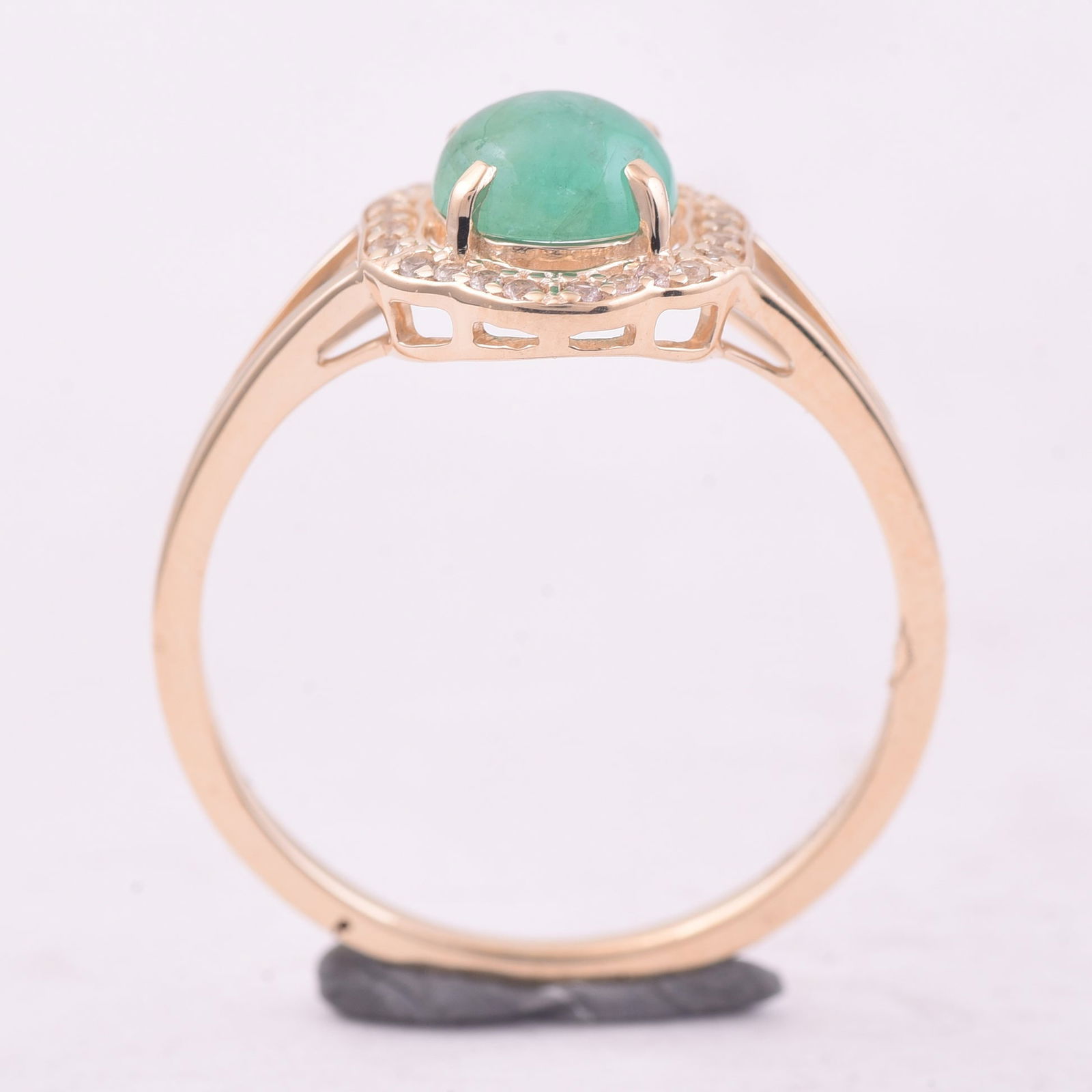 0.90 Ct Round Emerald 9K Gold Ring - 4