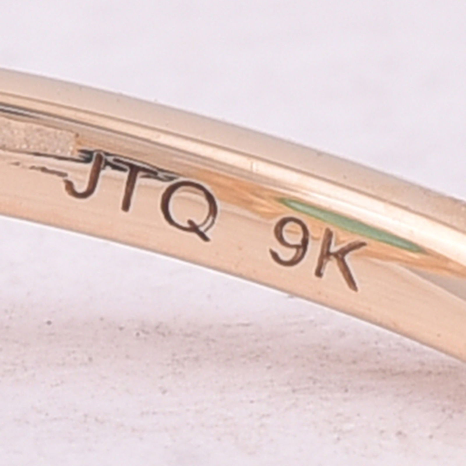 0.90 Ct Round Emerald 9K Gold Ring - 5