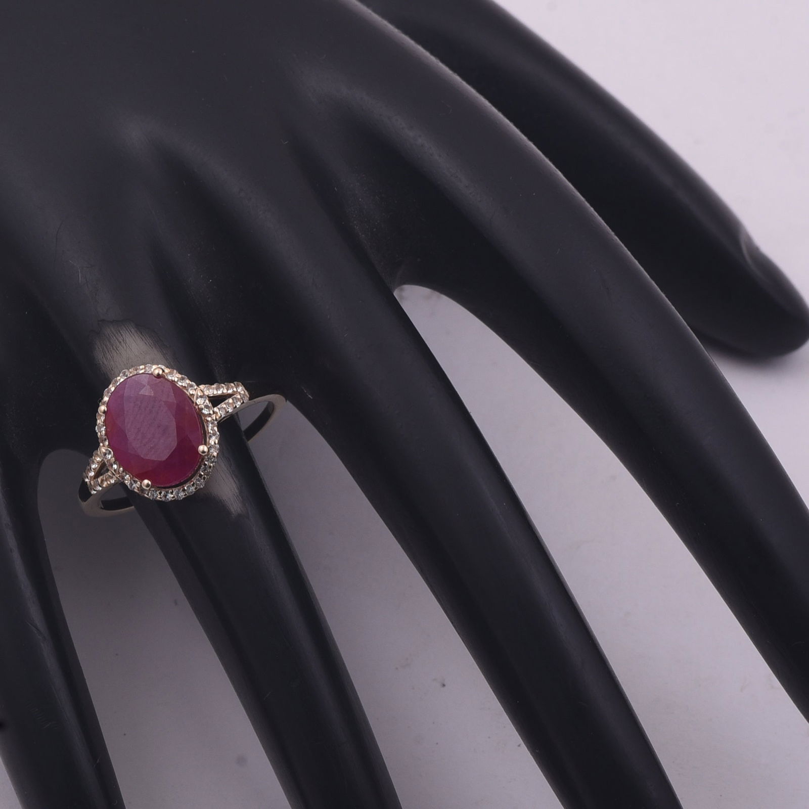 2.91 Ct Oval Ruby 9K Gold Ring - 2