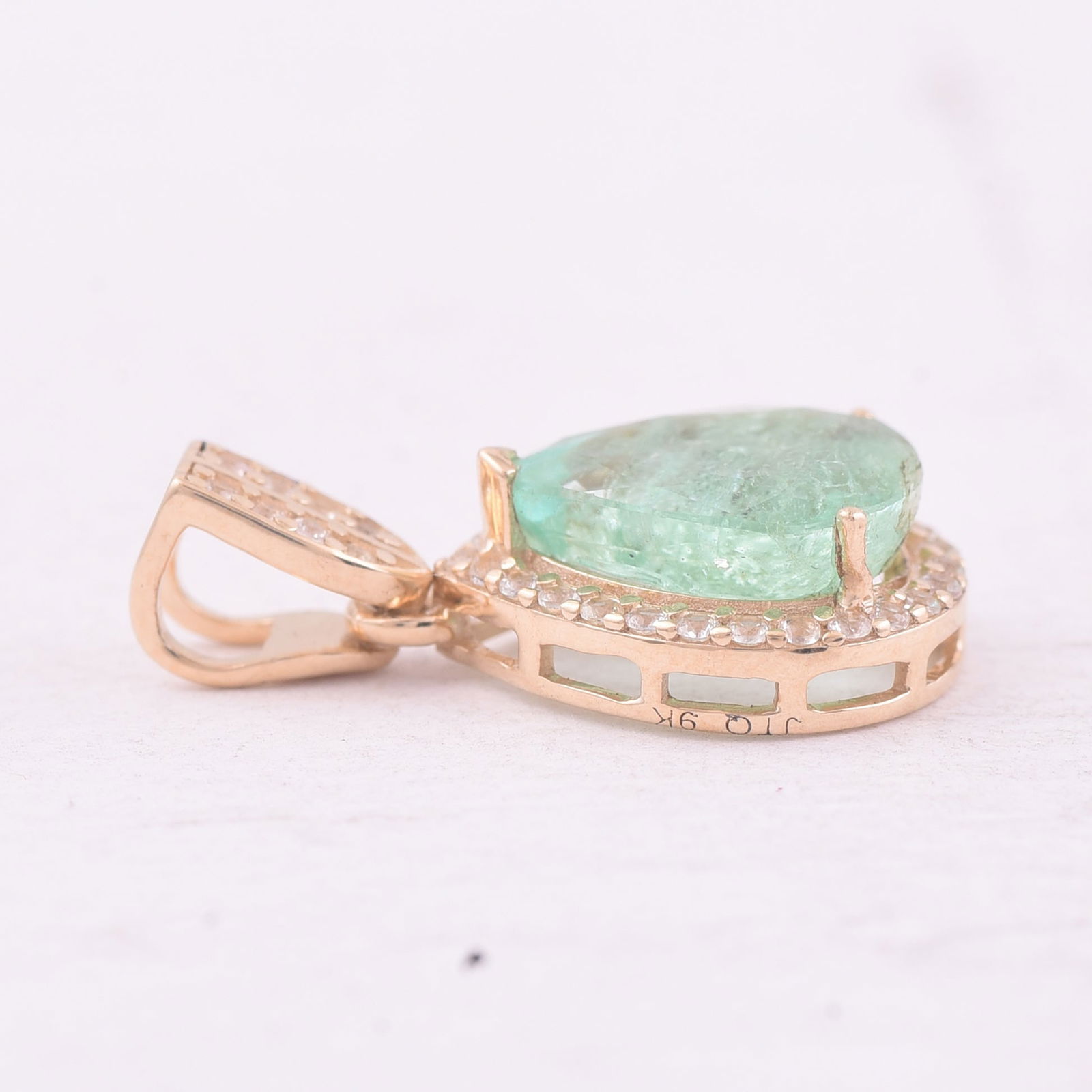 1.58 Ct Pear Emerald 9K Gold Pendant - 3