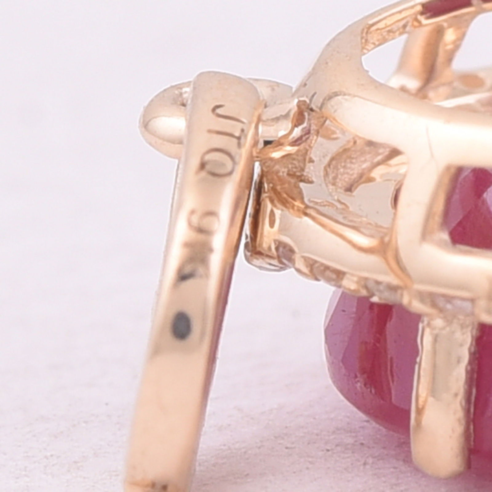 3.72 Ct Oval Ruby 9K Gold Pendant - 5