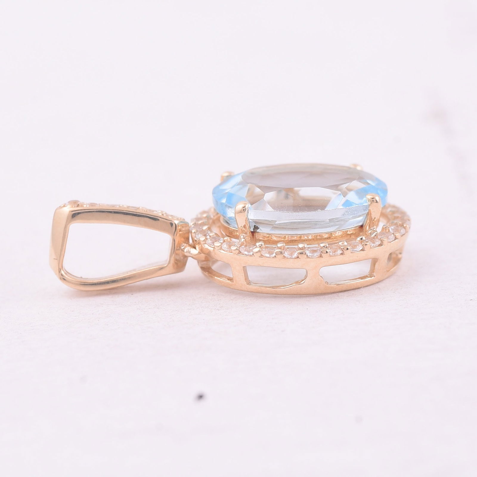 2.26 Ct Oval Blue Topaz 9K Gold Pendant - 3