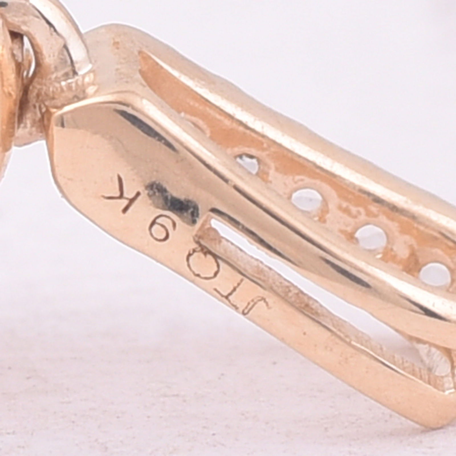 2.26 Ct Oval Blue Topaz 9K Gold Pendant - 5