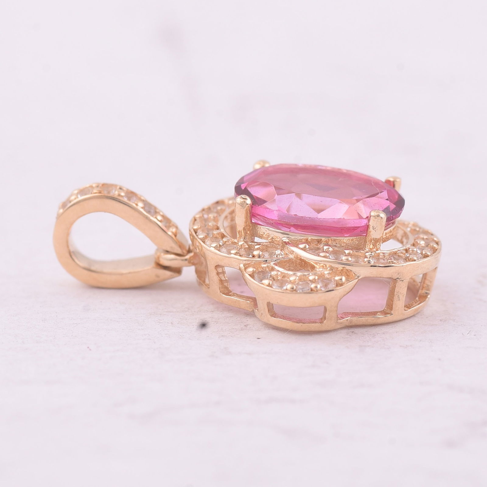 1.53 Ct Oval Pink Topaz 9K Gold Pendant - 3