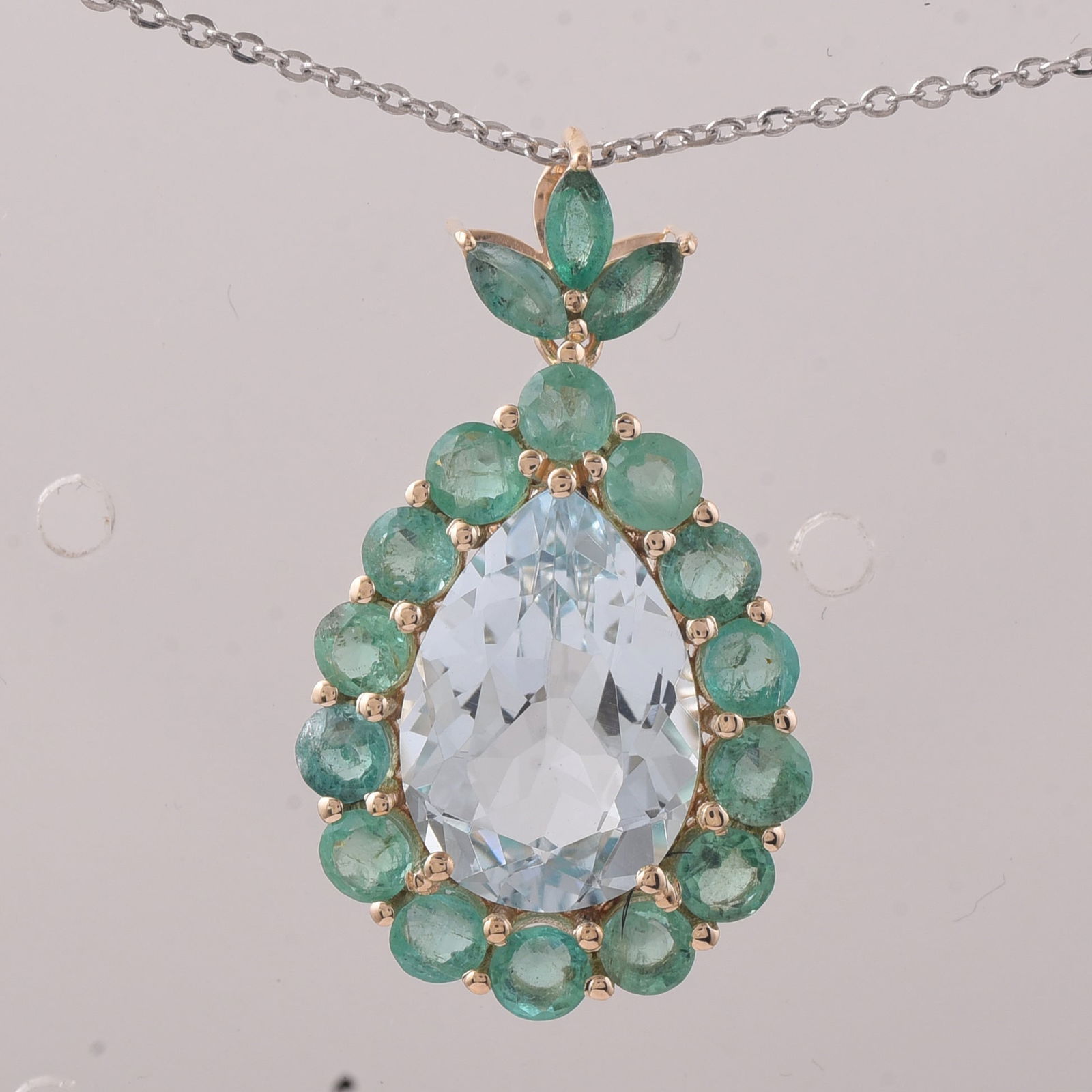 5.10 Ct Pear Aquamarine 9K Gold Pendant (1 of 5)